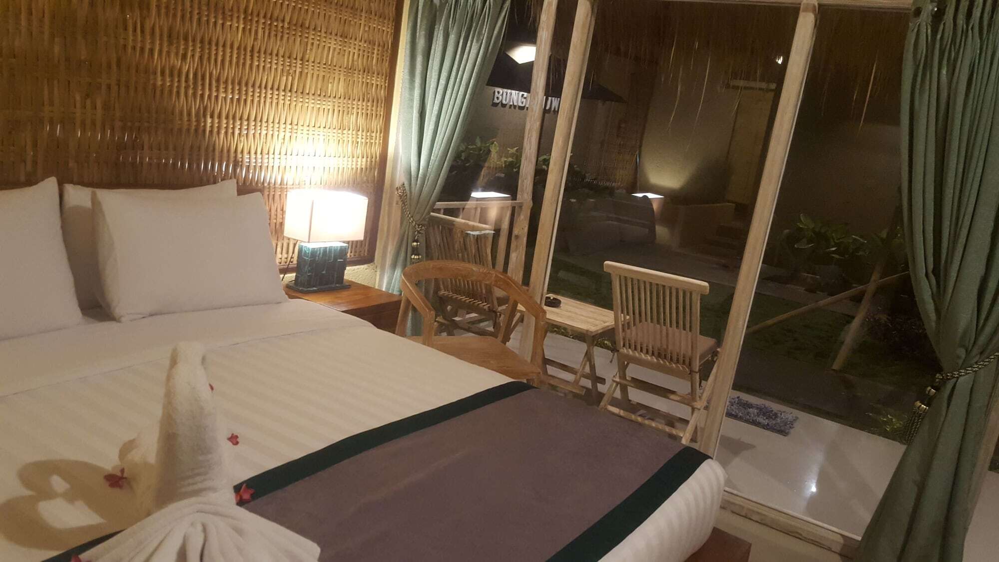นูซา มาเจสตี์ Hotel Batununggul ภายนอก รูปภาพ